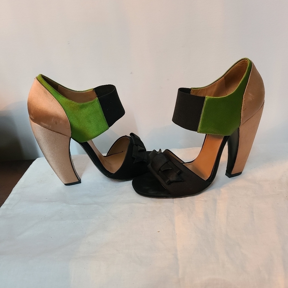 Prada Heels *RARE* - Picture 6 of 15